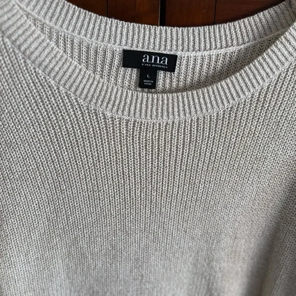 💛🤍EUC- A.N.A WHITE SWEATER WITH LIGHT GOLD SPARKLE SZ L💛🤍 - Picture 5 of 5